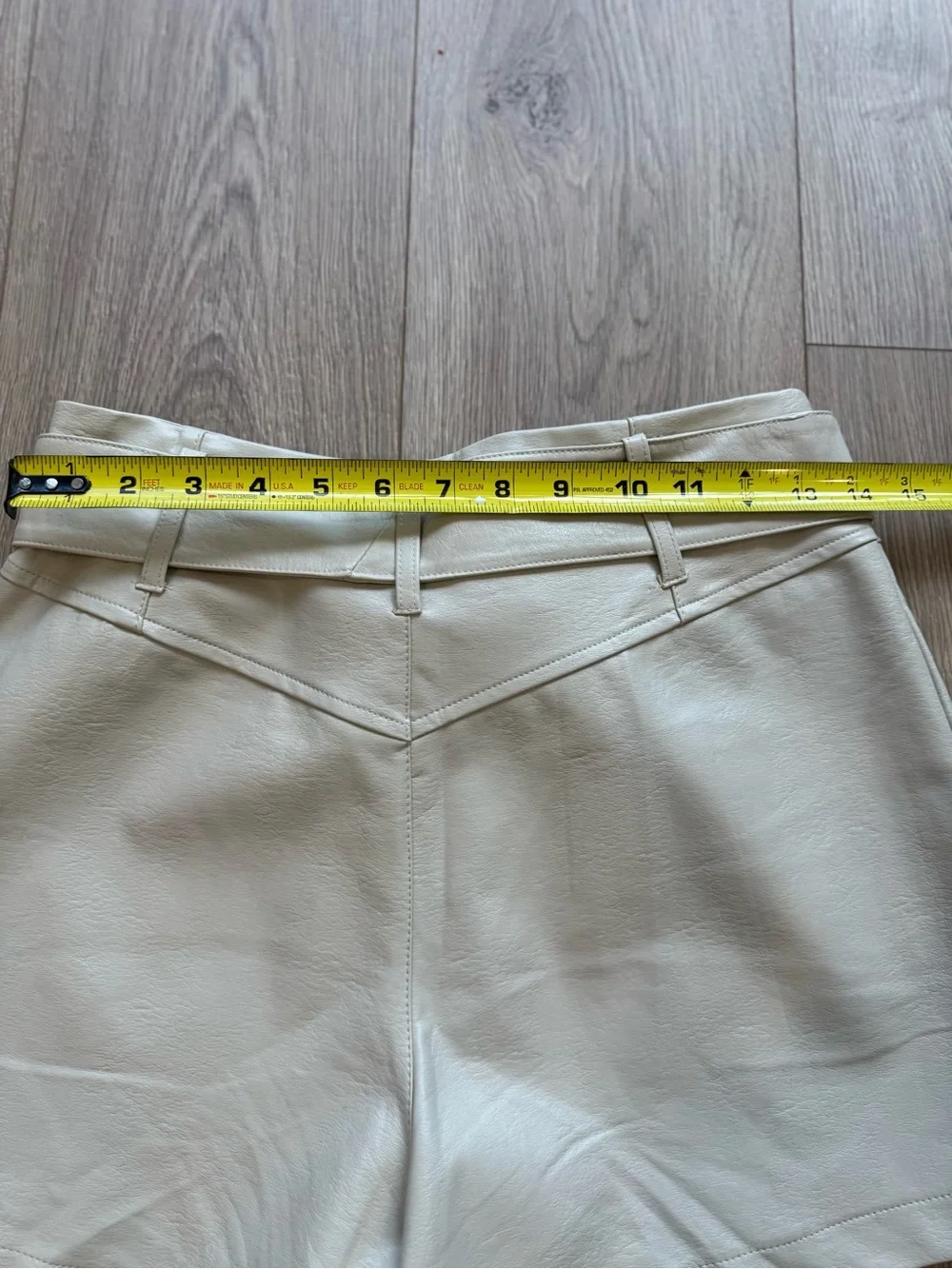 High-Waist Tie-Belt Leather Shorts in Pleather Faux Leather Cream - Picture 5 of 10